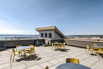 Seasonal rooftop access with 360 views